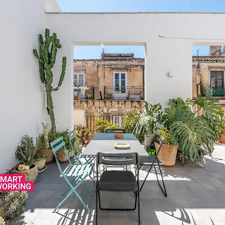 Apartment Una Terrazza Su Via Calderai By Wonderful Italy *