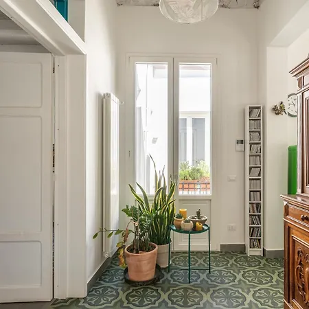 Apartment Una Terrazza Su Via Calderai By Wonderful Italy