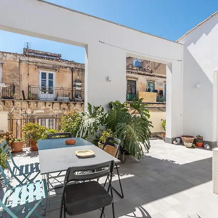 Una Terrazza Su Via Calderai By Wonderful Italy